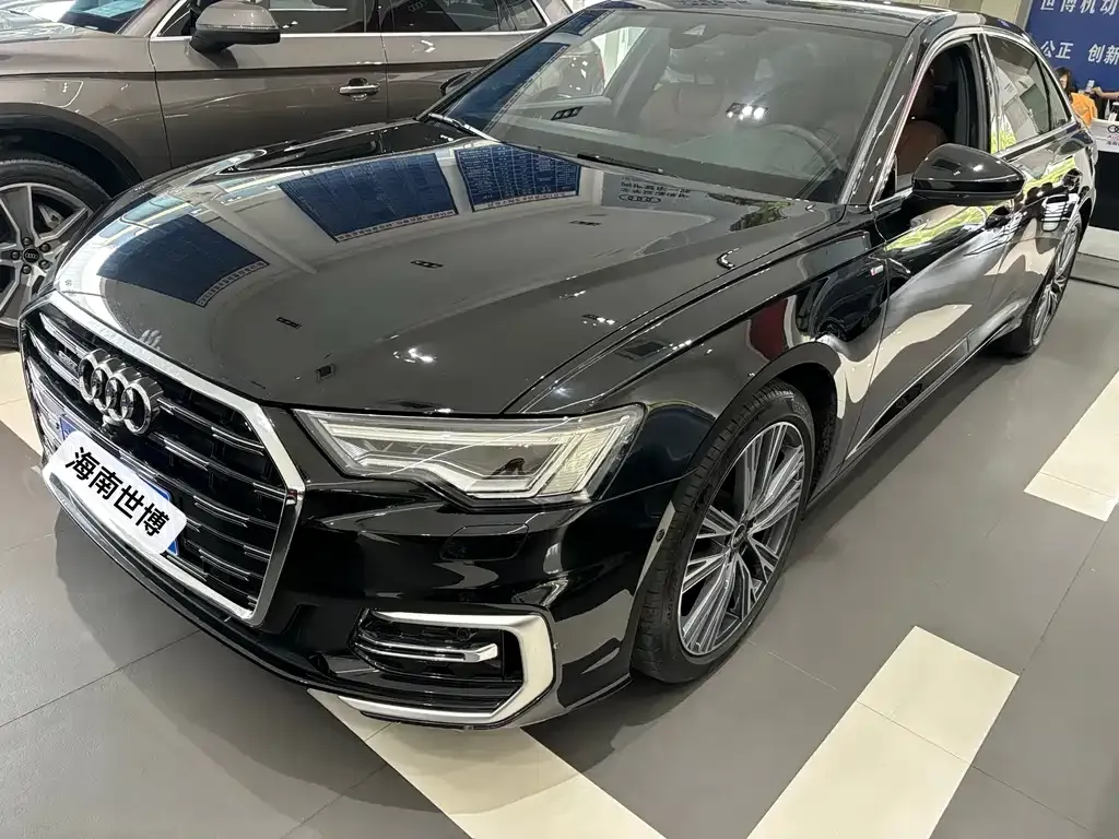 Audi A6L — фото 1