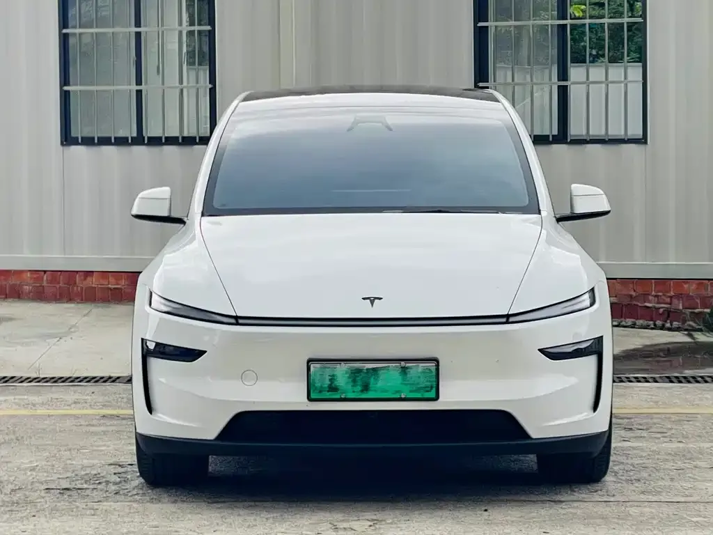 Tesla Model Y L — фото 8