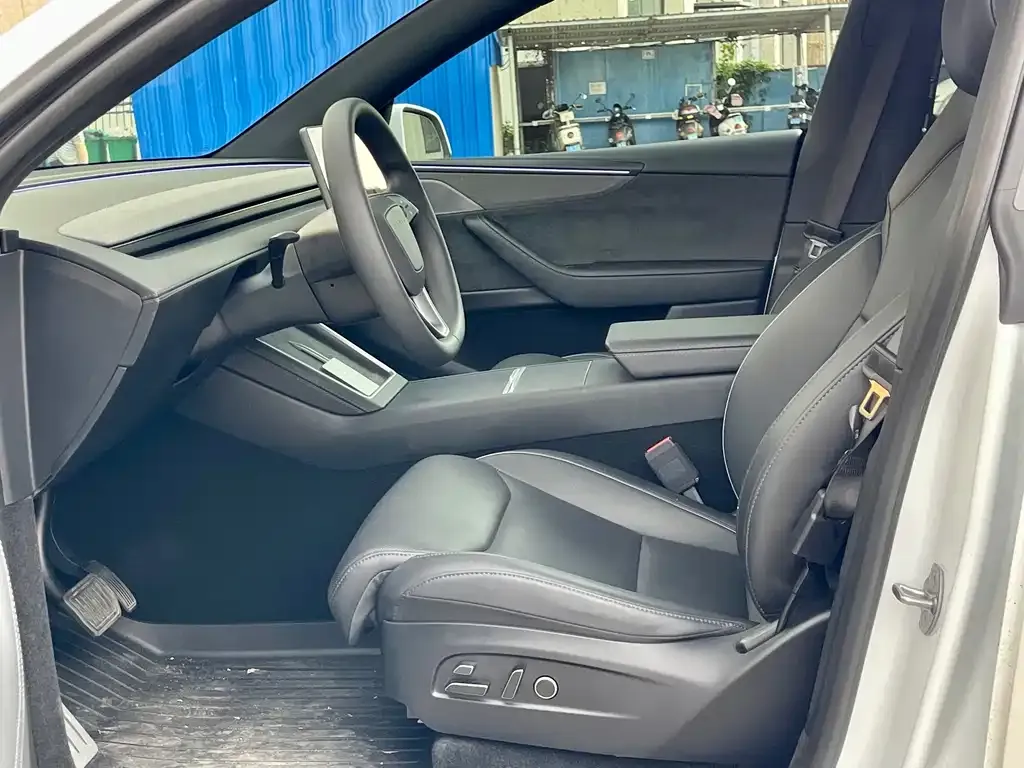 Tesla Model Y L — фото 6