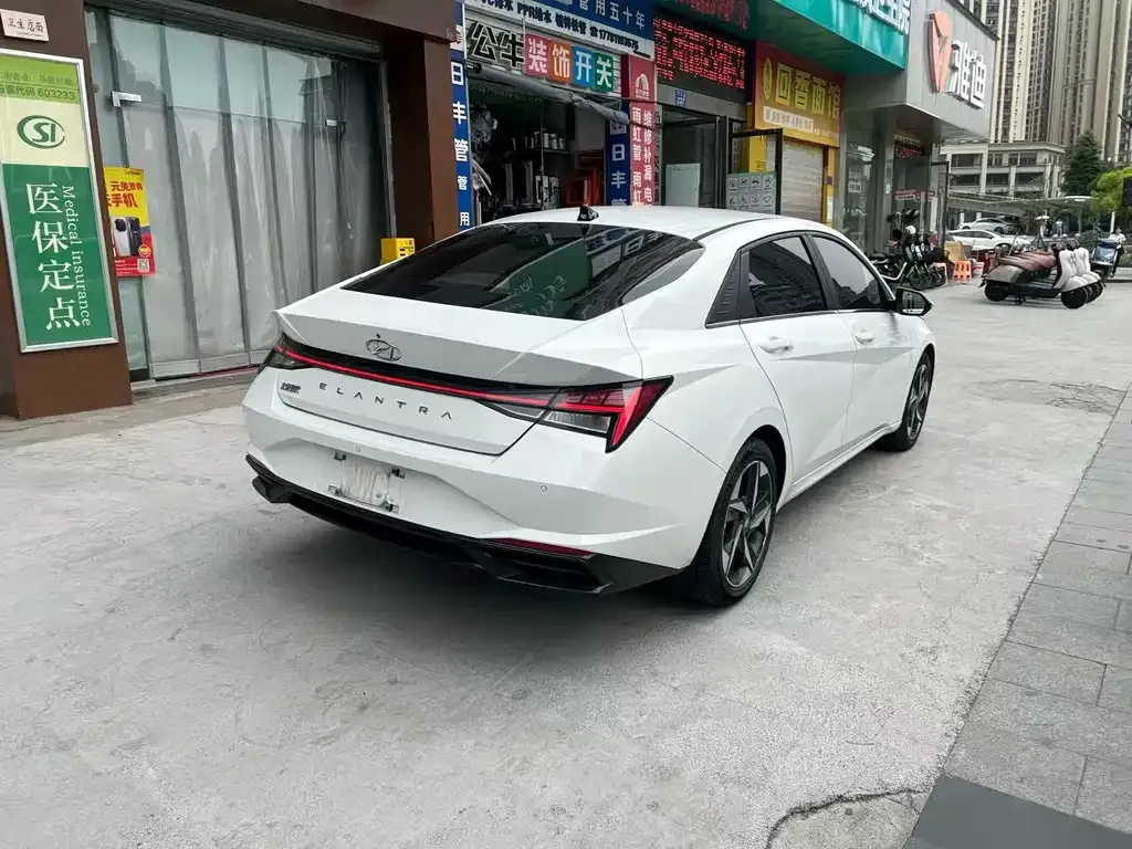 Hyundai Elantra — фото 9