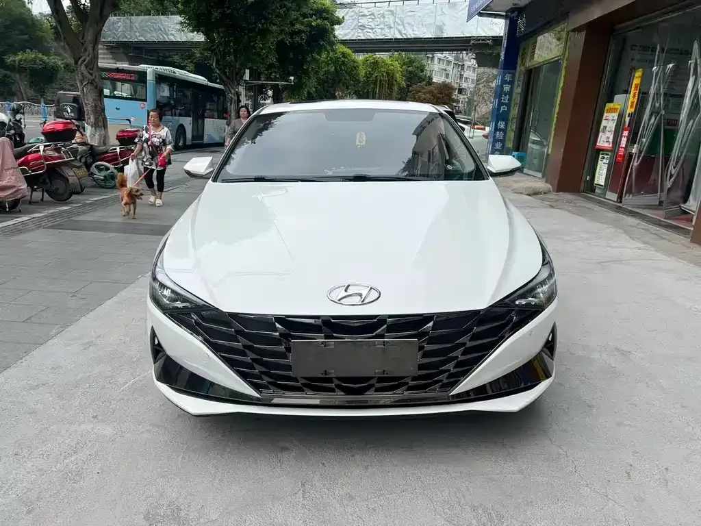 Hyundai Elantra — фото 5