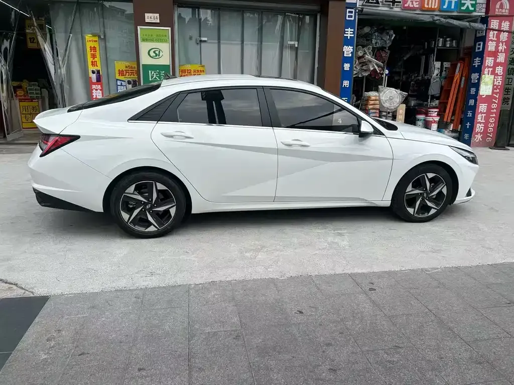 Hyundai Elantra — фото 3