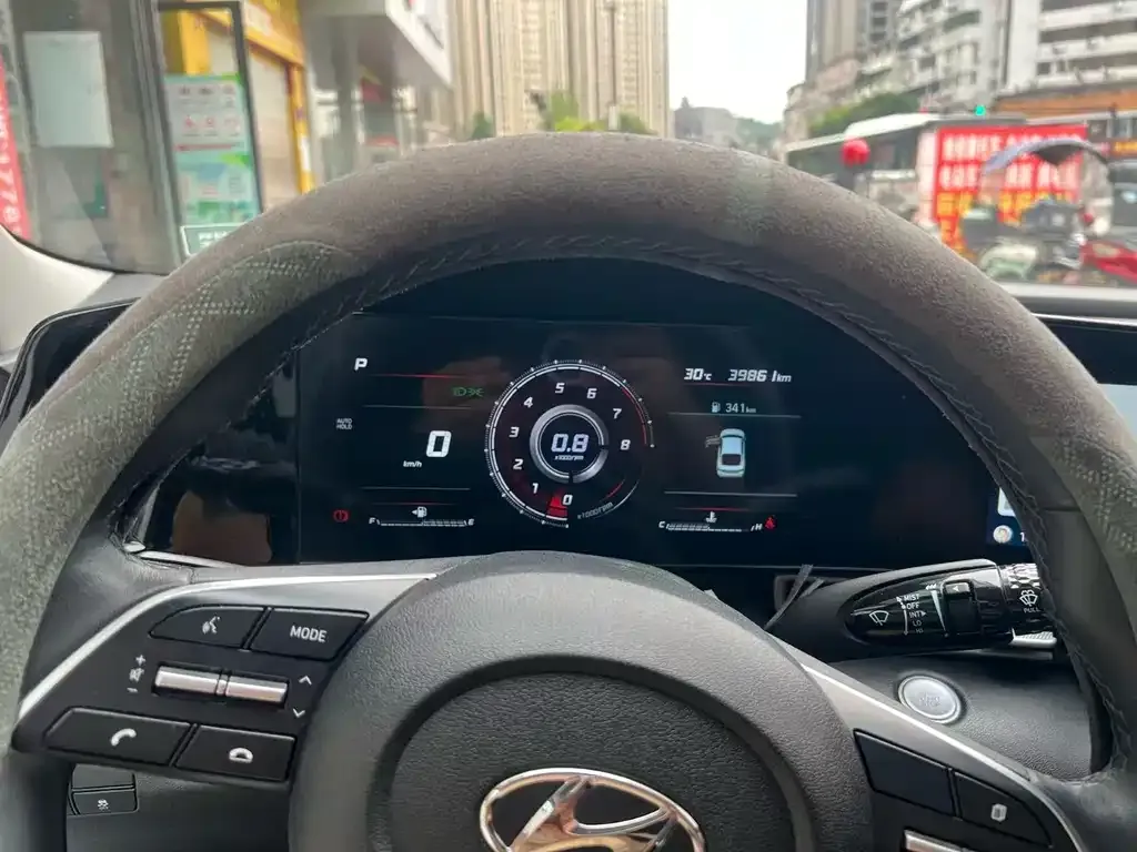 Hyundai Elantra — фото 4