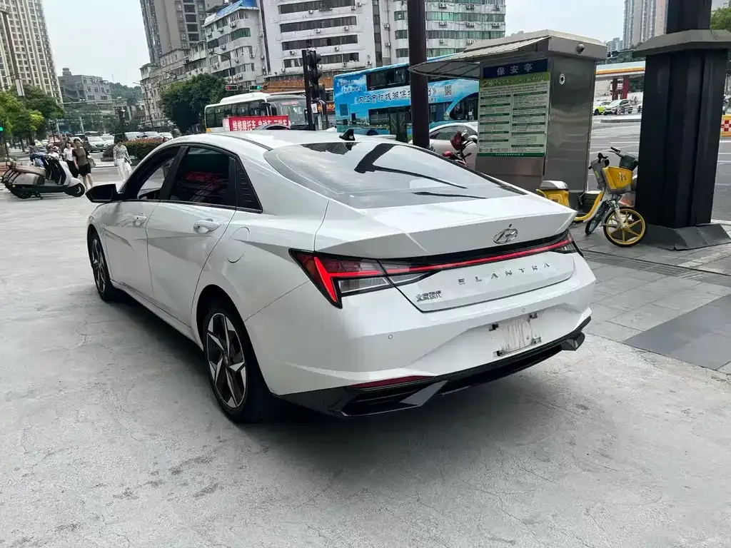 Hyundai Elantra — фото 10