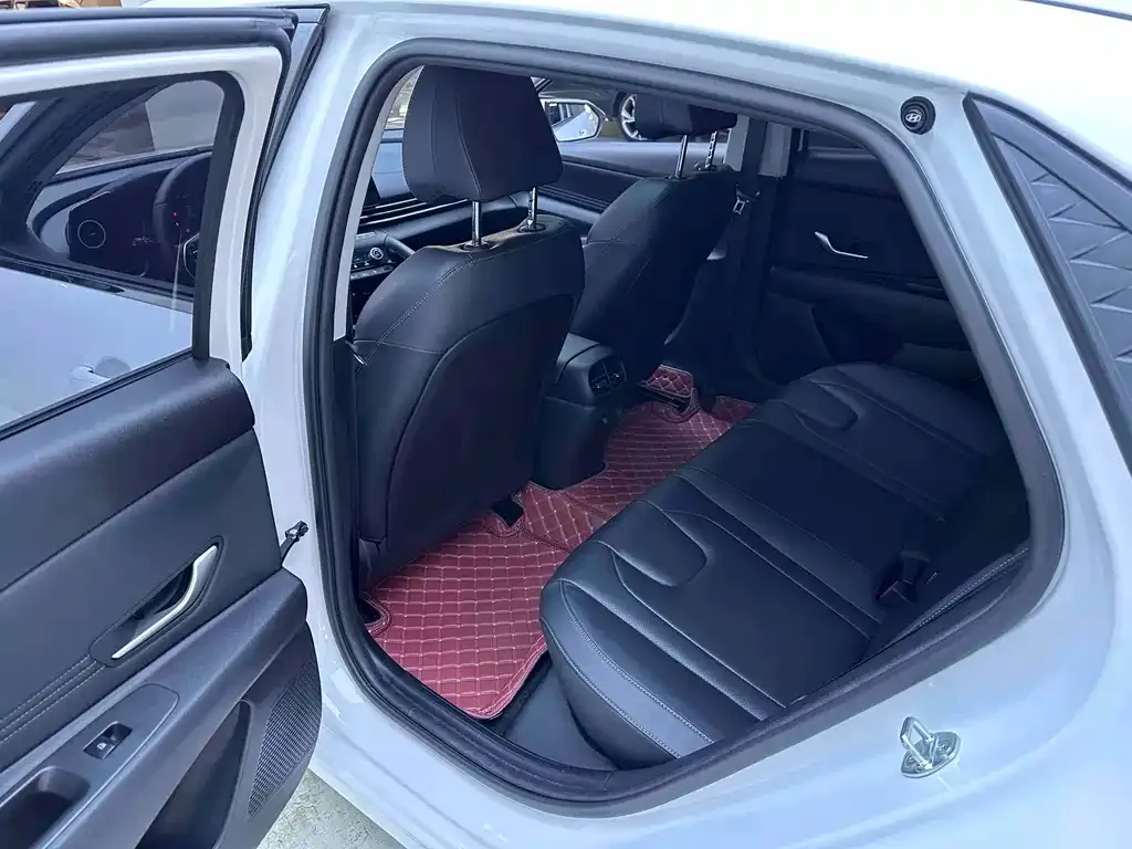 Hyundai Elantra — фото 10