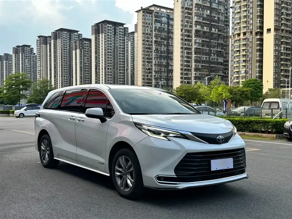 Toyota Sienna — фото 9