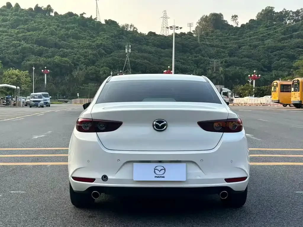 Mazda 3 Axela — фото 4