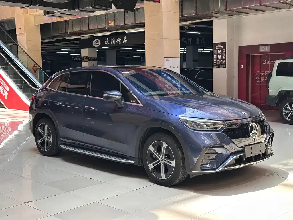 Mercedes-Benz EQE SUV — фото 4