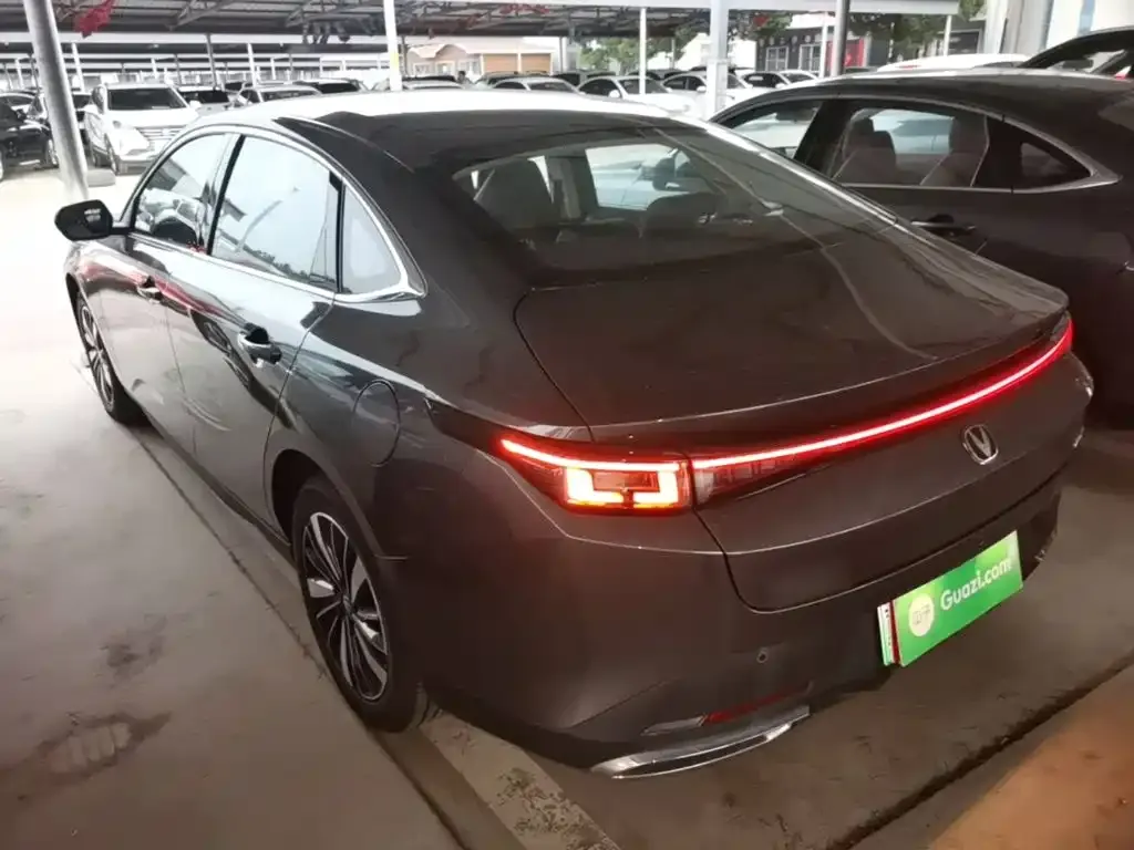 Changan Eado PHEV — фото 2