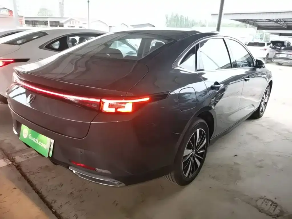Changan Eado PHEV — фото 4