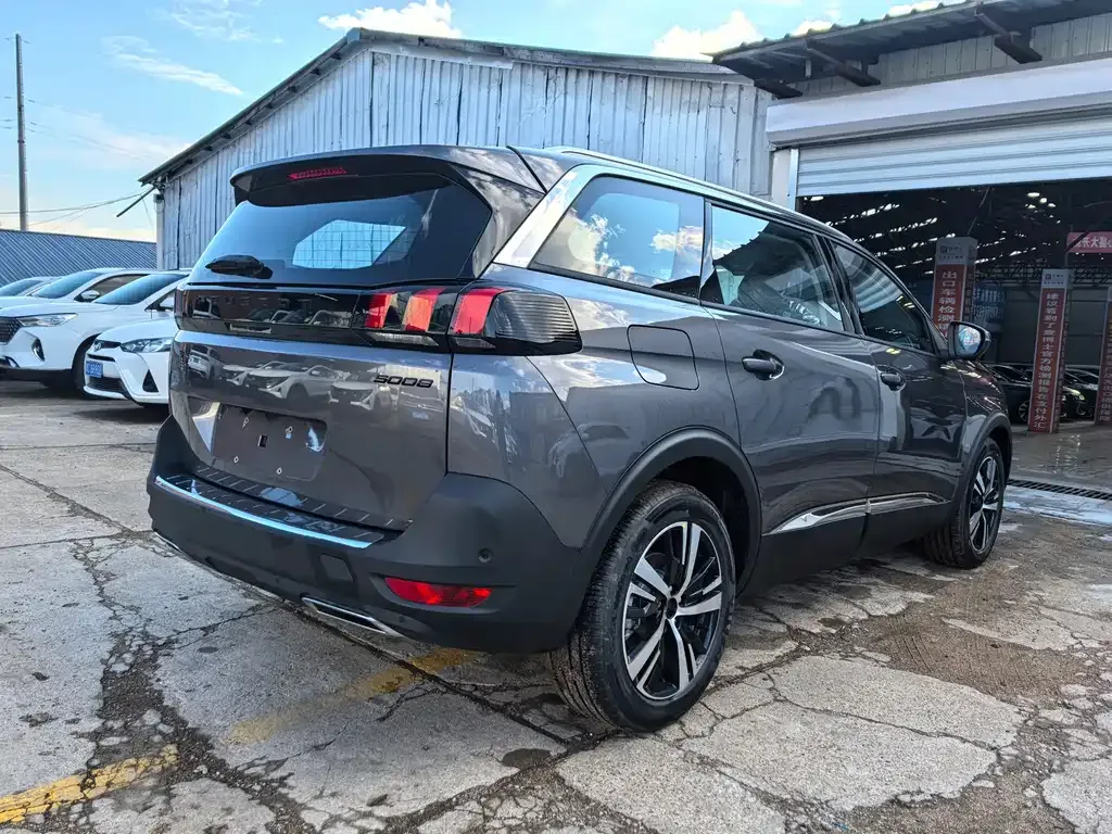 Peugeot 5008 — фото 10