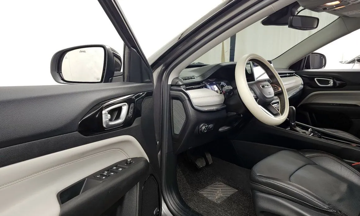 Jeep Compass — фото 7