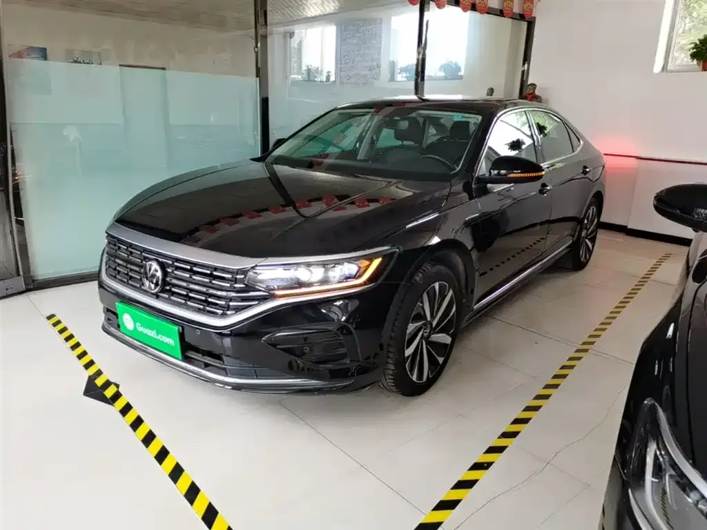 Volkswagen Passat — фото 1