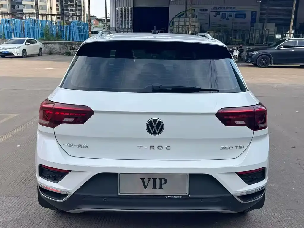 Volkswagen T-Roc — фото 2