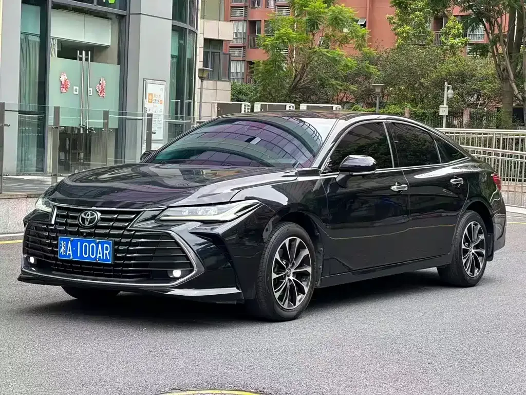 Toyota Avalon — фото 1