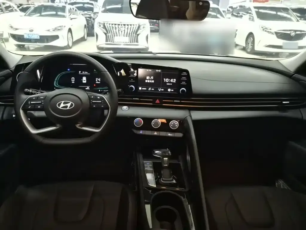 Hyundai Elantra — фото 2