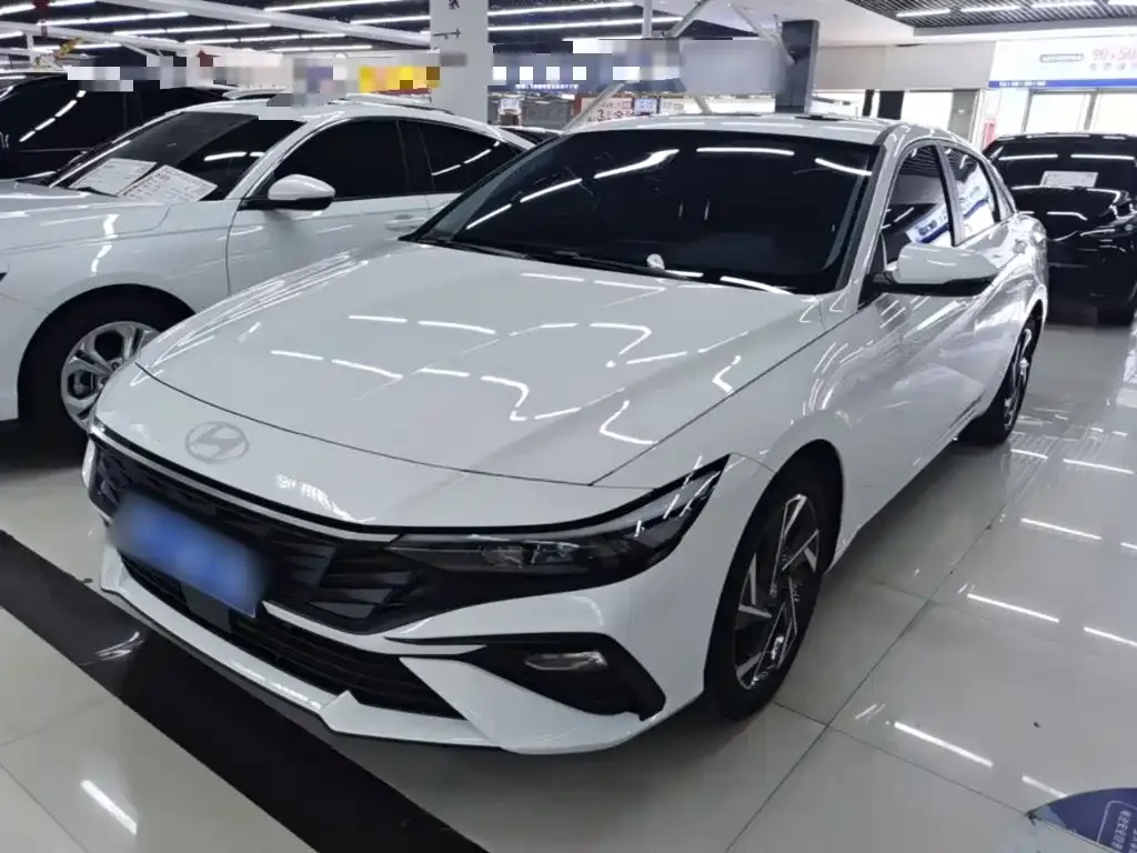 Hyundai Elantra — фото 5