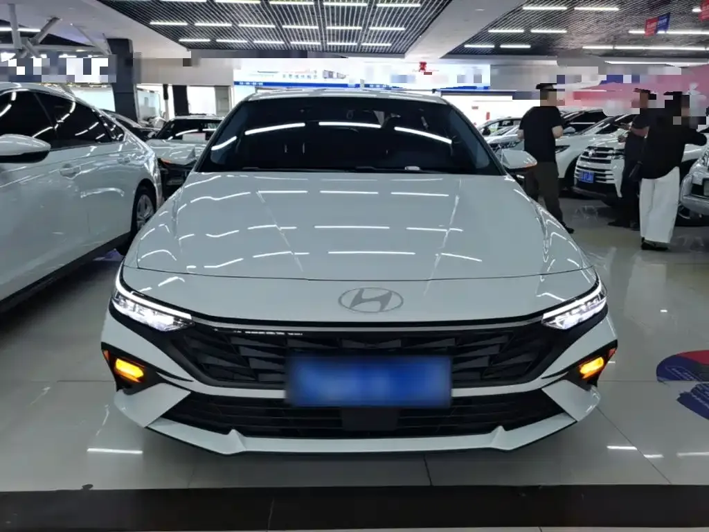 Hyundai Elantra — фото 6