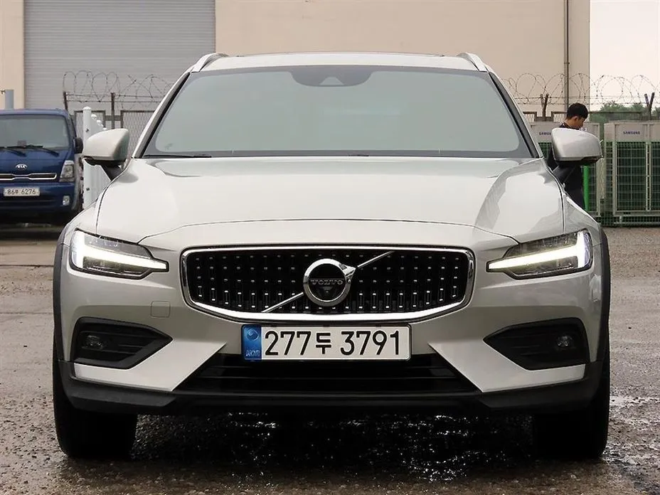 Volvo V60 — фото 1