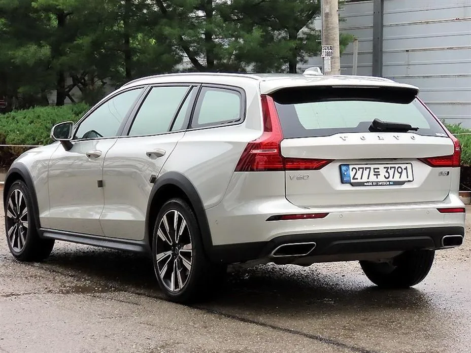 Volvo V60 — фото 9