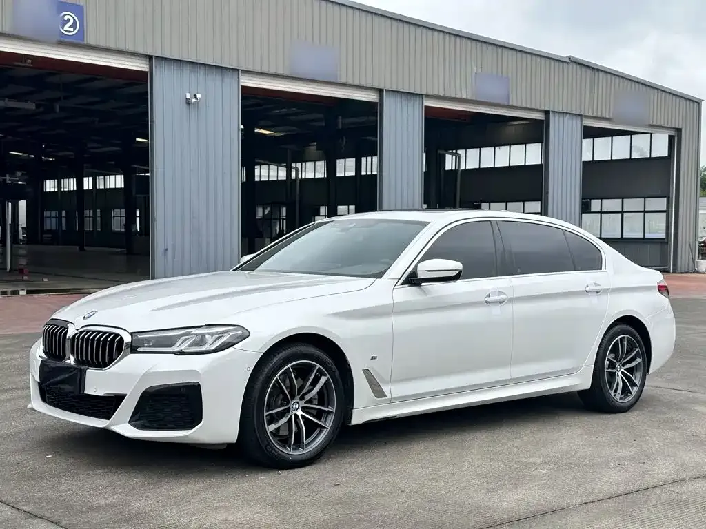 BMW 5 Series — фото 1