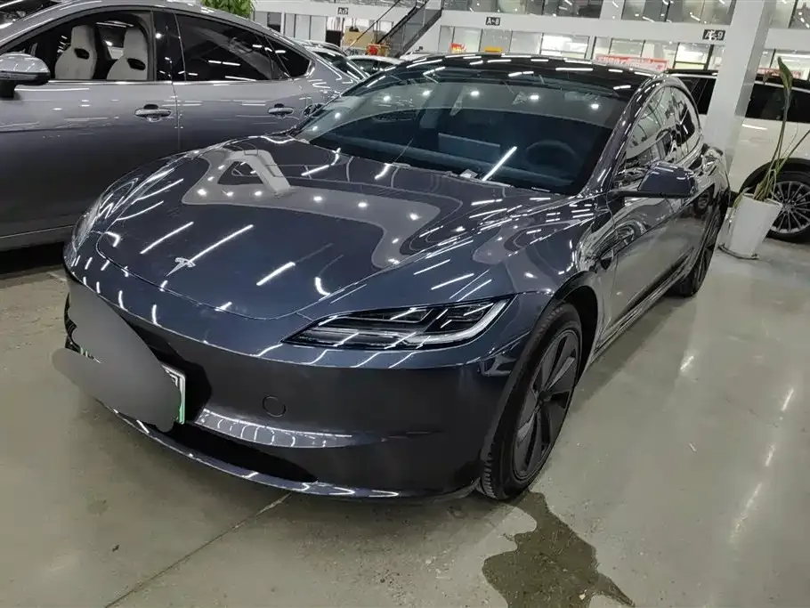 Tesla Model 3 — фото 1