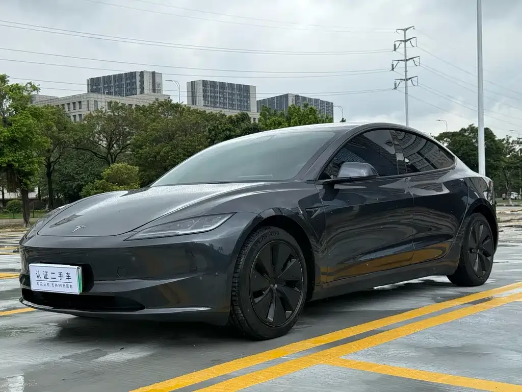 Tesla Model 3 — фото 1