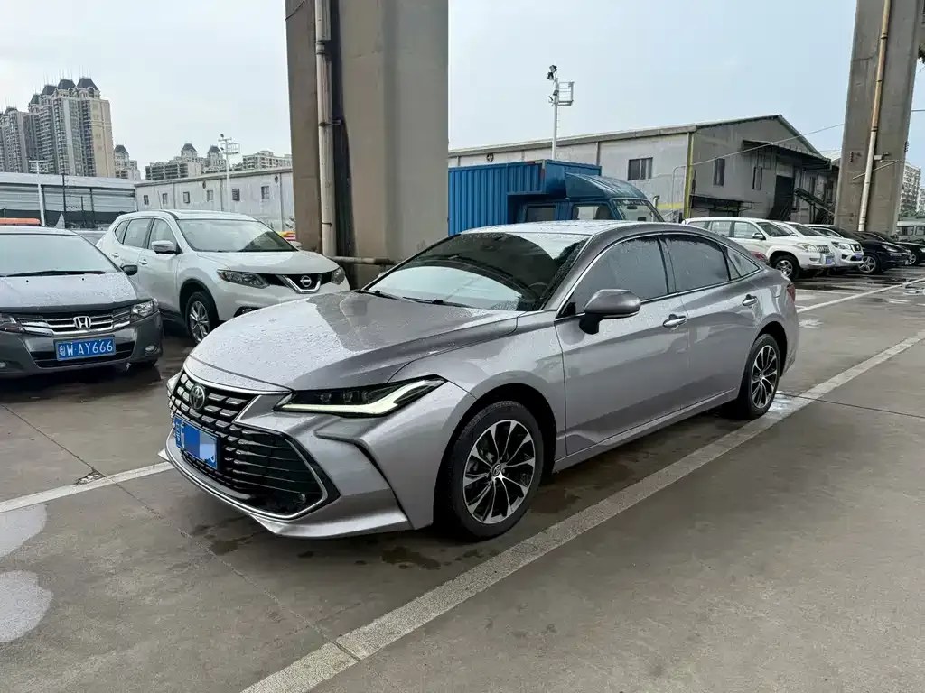 Toyota Avalon — фото 1