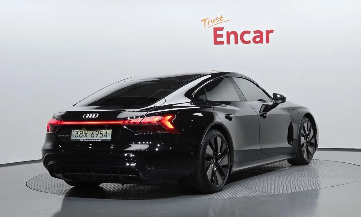 Audi e-tron GT — фото 2