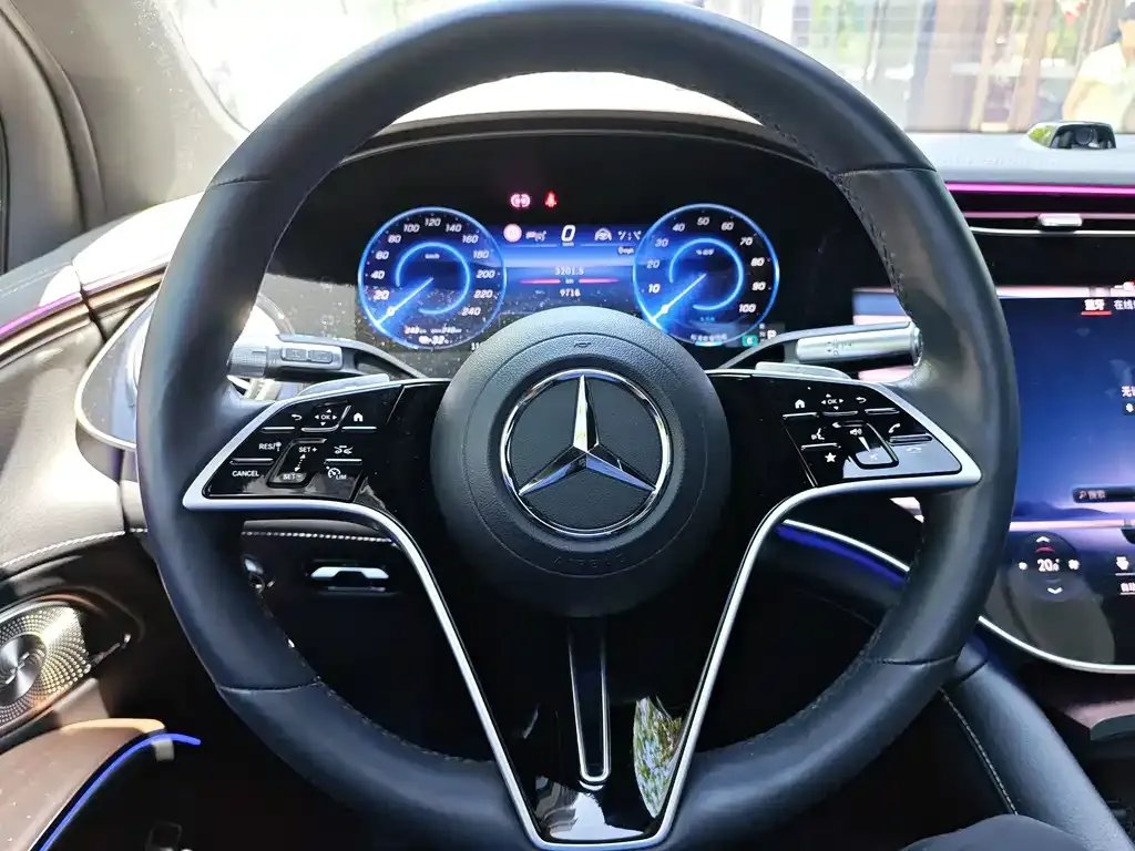 Mercedes-Benz EQS SUV — фото 4