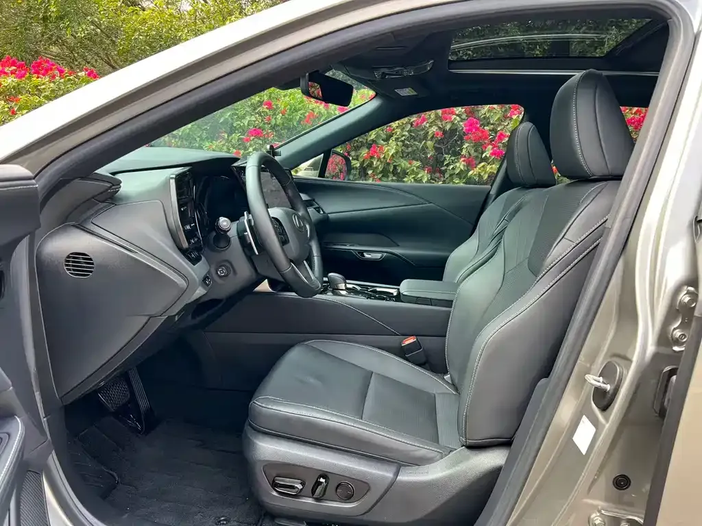 Lexus RX — фото 4