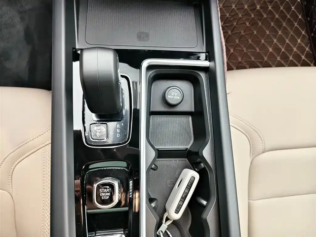 Volvo XC60 — фото 9