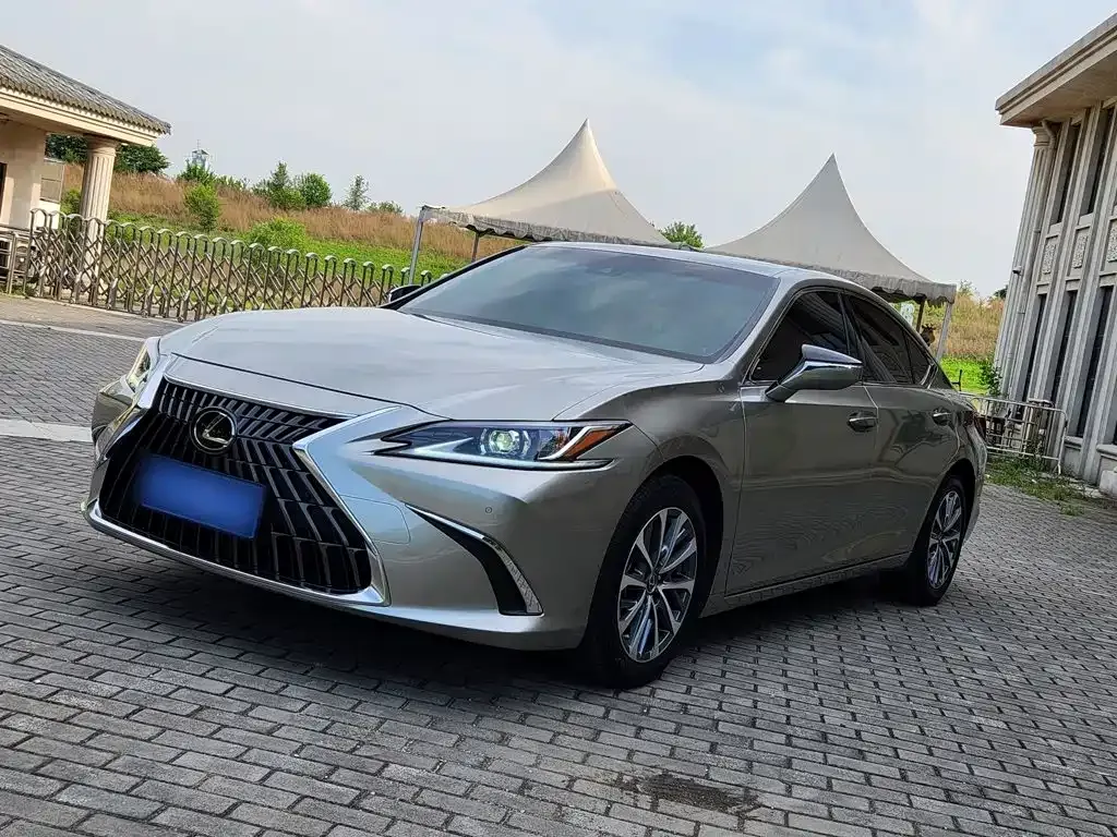 Lexus ES — фото 1
