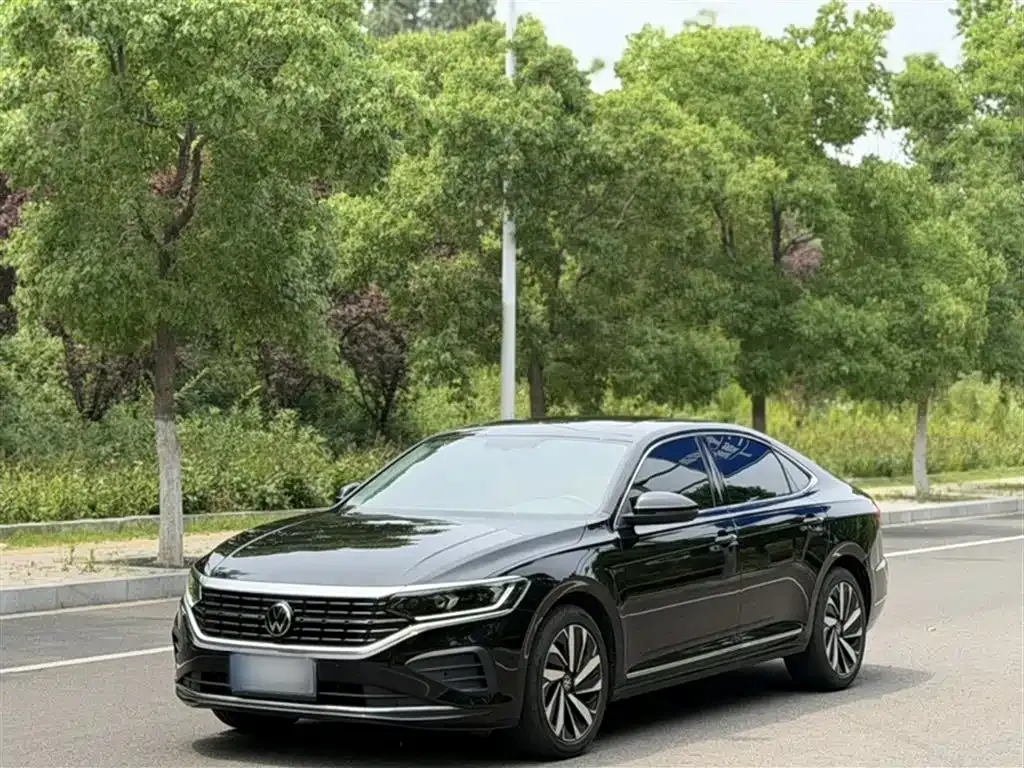 Volkswagen Passat — фото 1