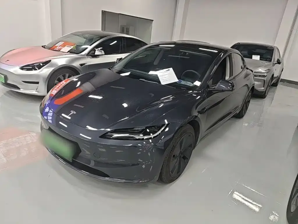 Tesla Model 3 — фото 1