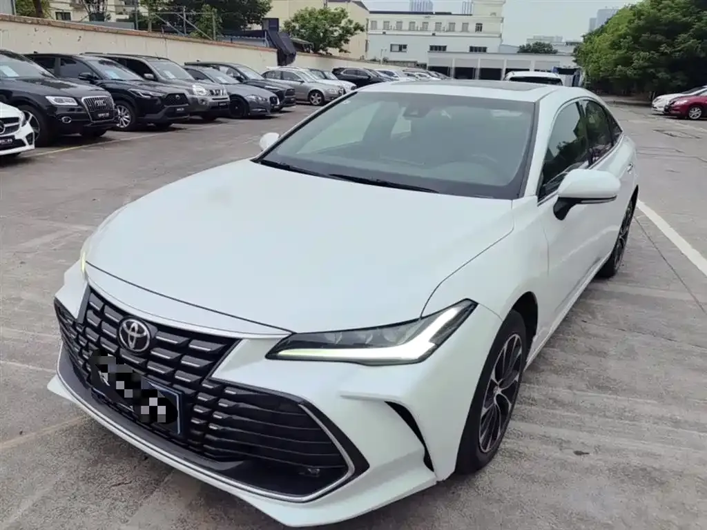 Toyota Avalon — фото 1