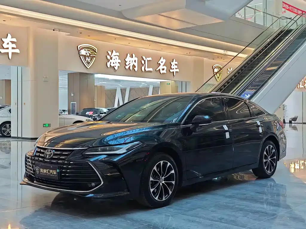 Toyota Avalon — фото 1