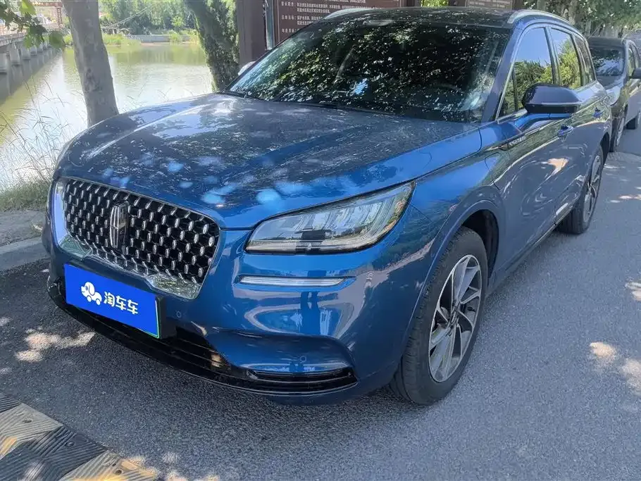 Lincoln Corsair Hybrid — фото 1