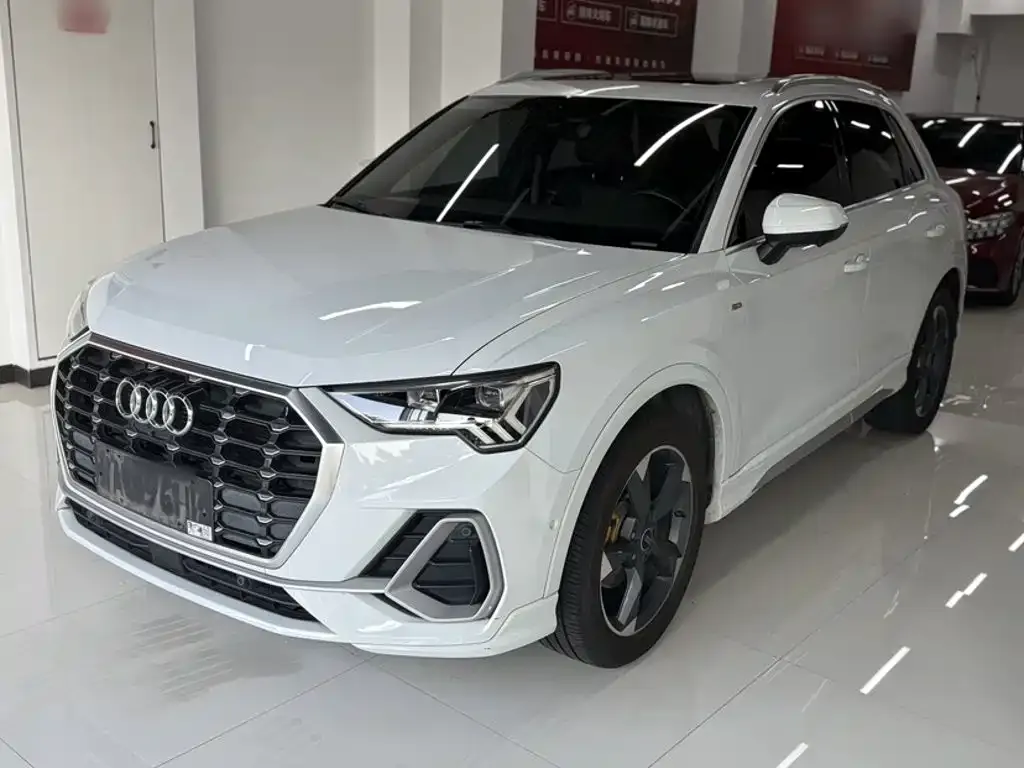 Audi Q3 — фото 1
