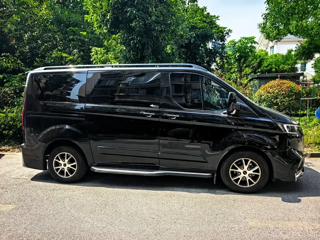Ford Tourneo — фото 10