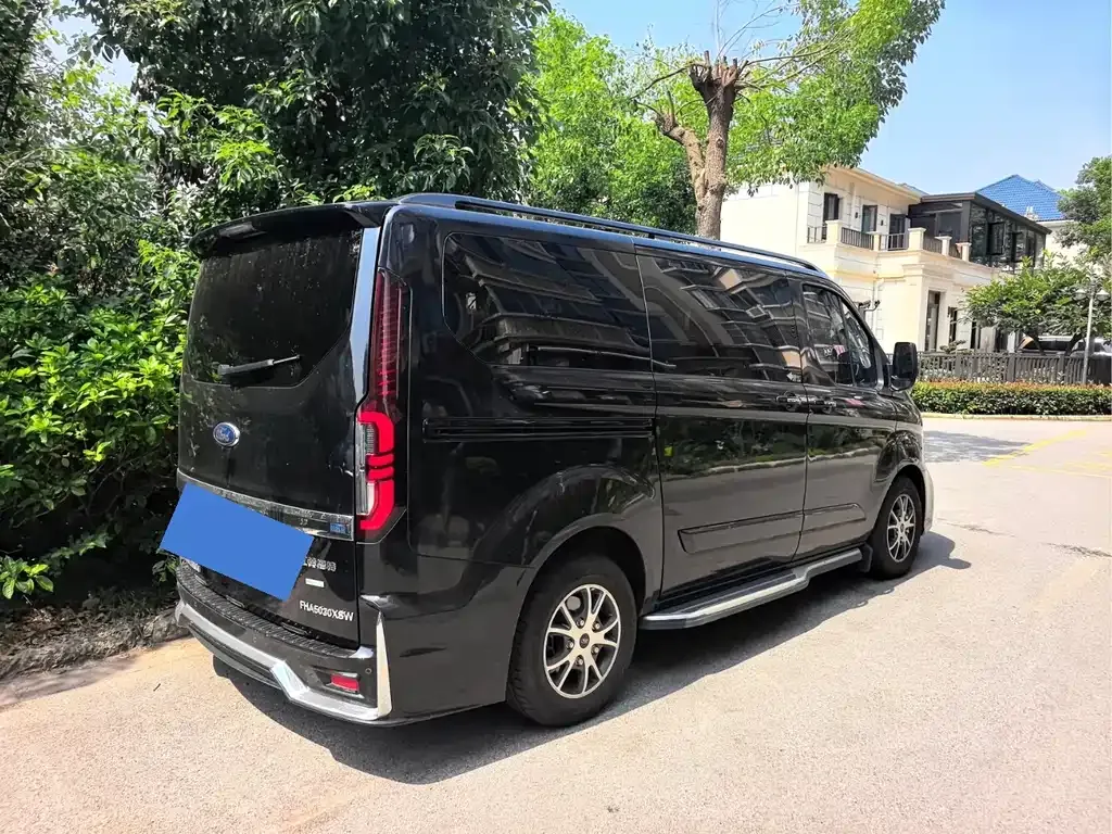 Ford Tourneo — фото 9