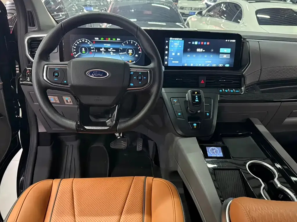 Ford Tourneo — фото 7
