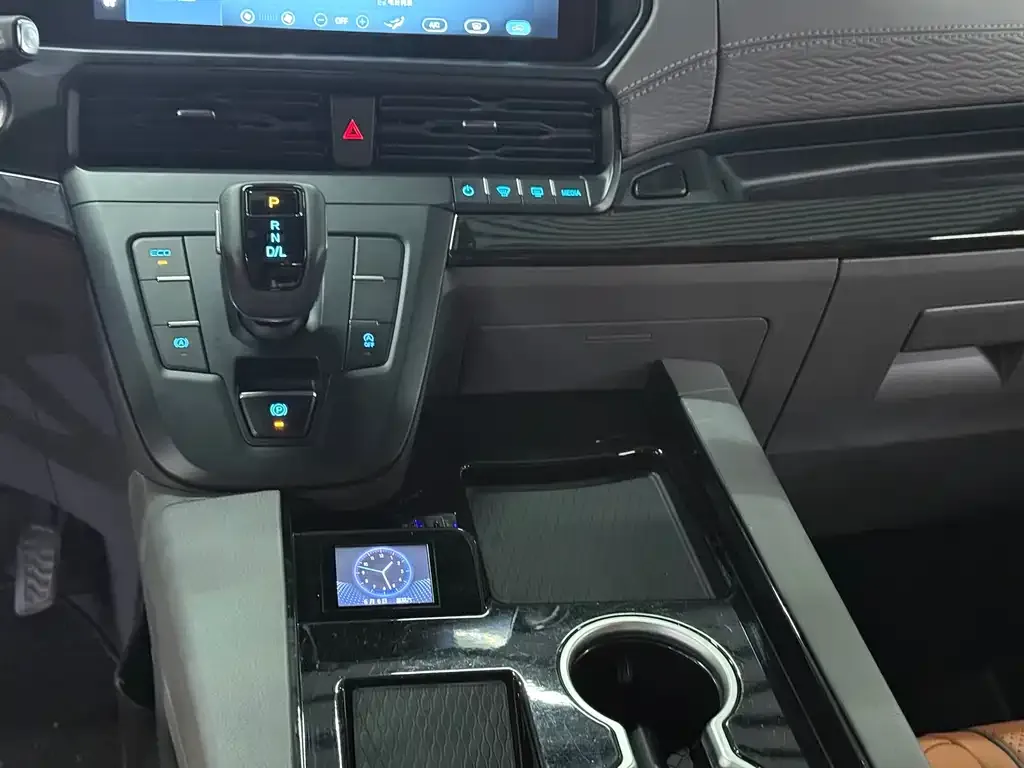 Ford Tourneo — фото 5