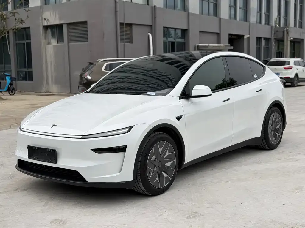 Tesla Model Y L — фото 6