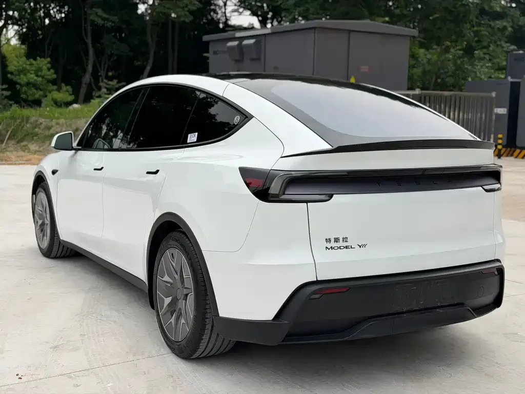 Tesla Model Y L — фото 2
