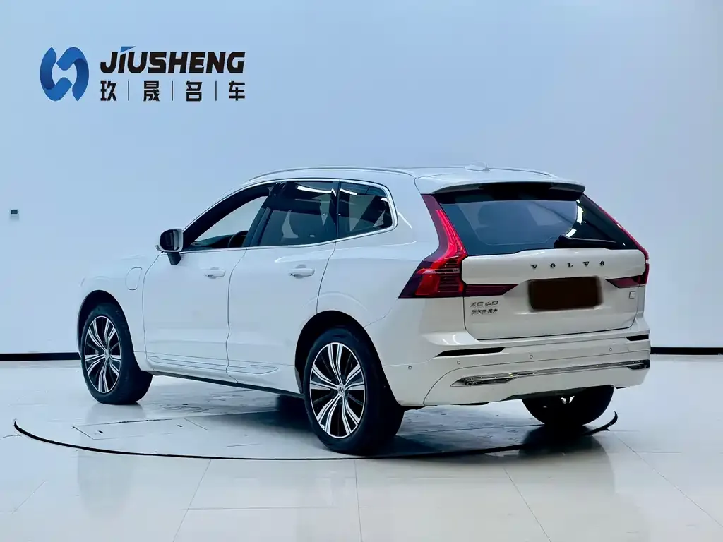 Volvo XC60 PHEV — фото 4