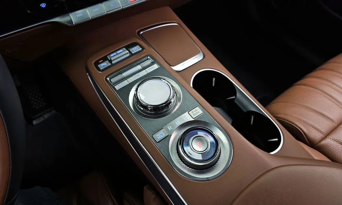 Genesis GV70 — фото 3