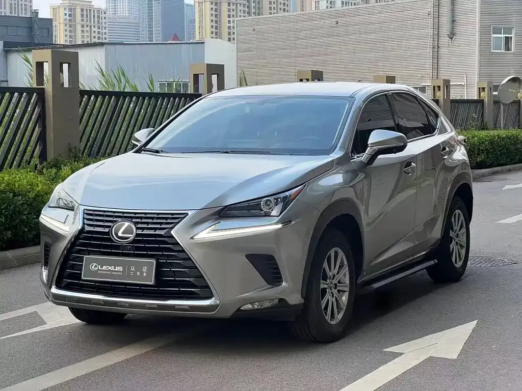 Lexus NX — фото 1