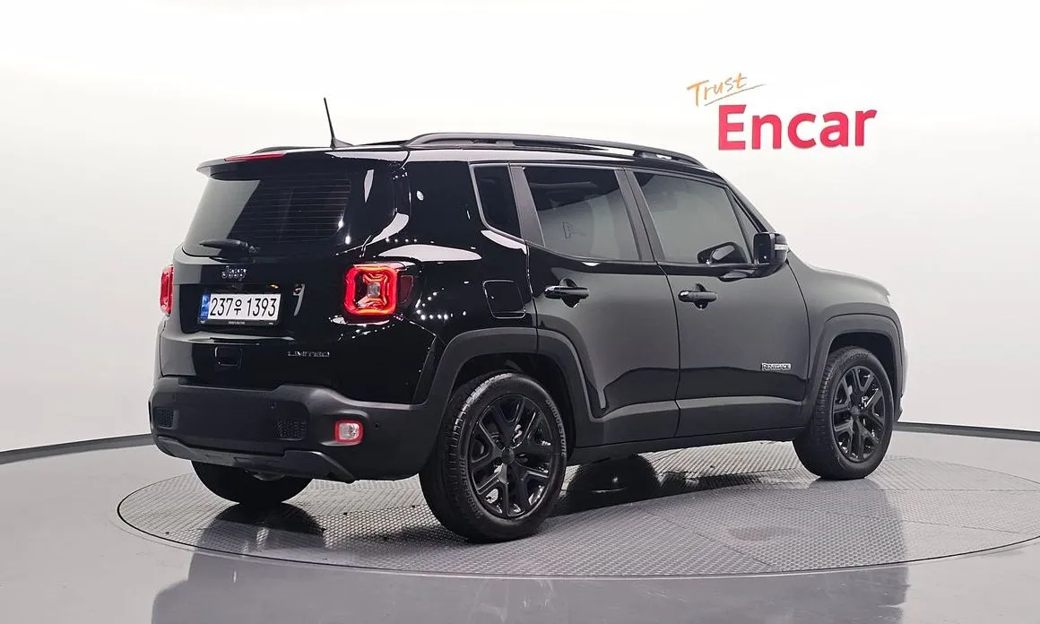 Jeep Renegade — фото 4