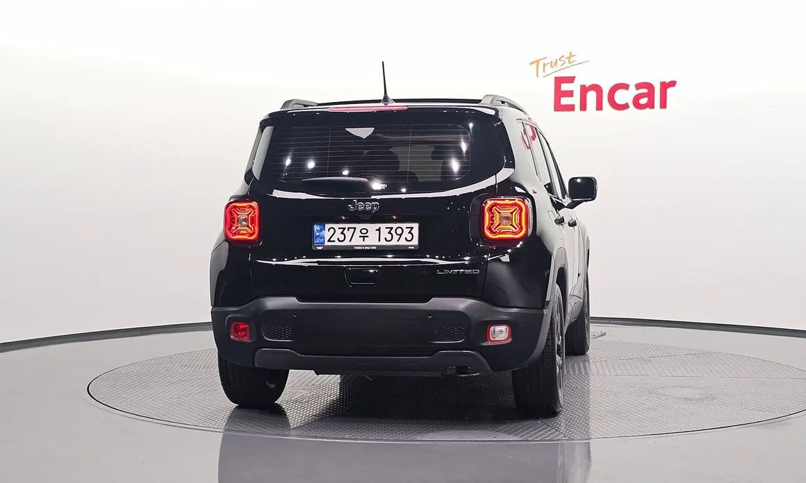 Jeep Renegade — фото 3